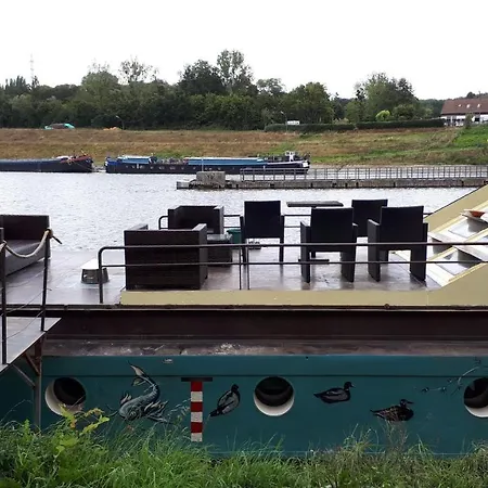 Canal Boat The Flow - 6 Beds - 2 Bedrooms * Иттр