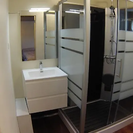Canal Boat The Flow - 6 Beds - 2 Bedrooms