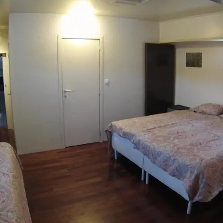 Ботель Canal Boat The Flow - 6 Beds - 2 Bedrooms Иттр