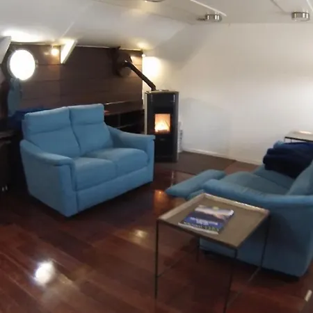 Ботель Canal Boat The Flow - 6 Beds - 2 Bedrooms